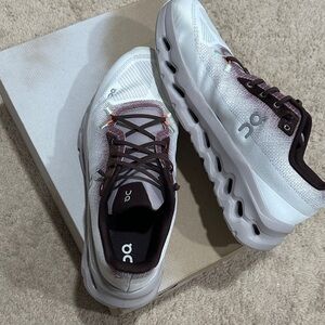 On Running cloud White and Brown Sneakers Cloudtilt 10.5 W worn once